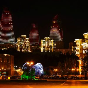 Panorama_of_night_Baku,_Azerbaijan_IMG_9682